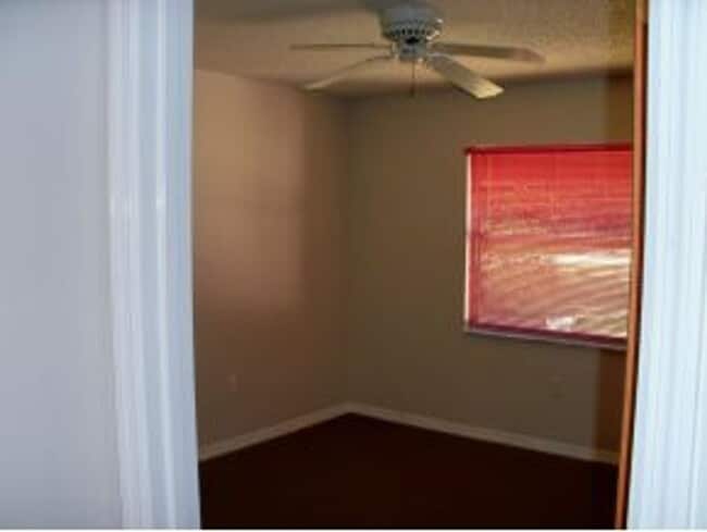 Building Photo - Spacious 3BR/2BA Home in Rainbow Acres – L...