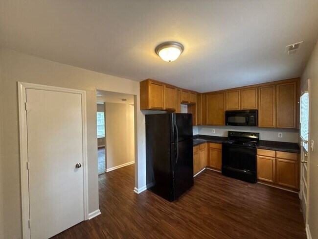 Building Photo - T.R. Lawing Realty Property