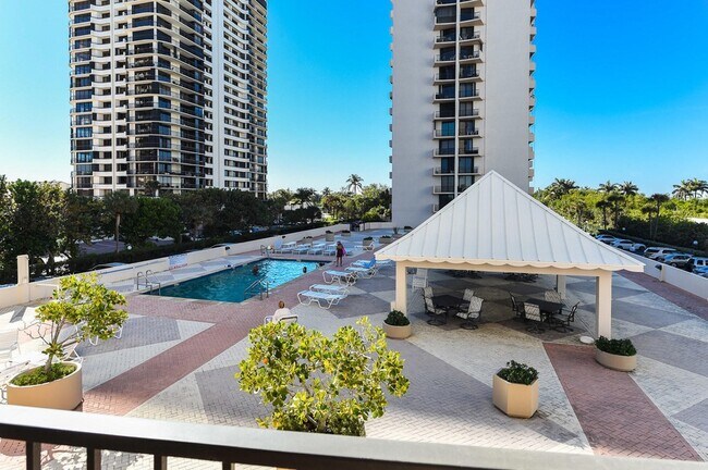 Building Photo - 4200 N Ocean Dr