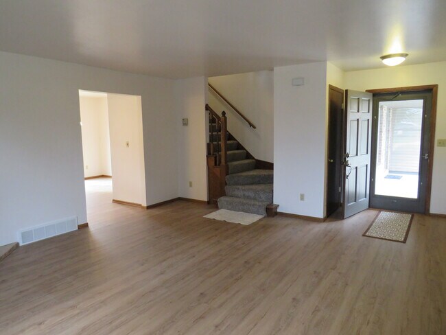 Building Photo - 399 Willow Grove Dr