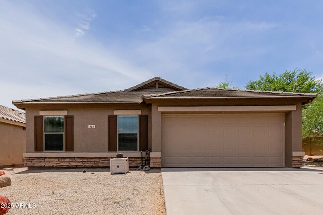 Primary Photo - 983 E Palomino Way