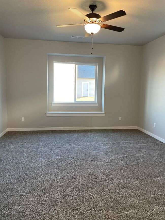 Building Photo - Single Level 4 Bedroom 2 Bathroom Home in Nampa