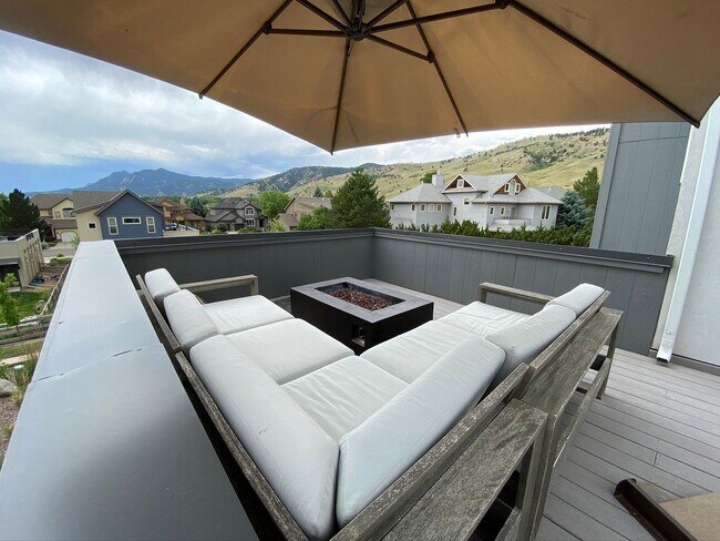 Building Photo - Gorgeous 4B/3.5B North Boulder - Available...