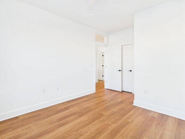 Building Photo - 907 Bainbridge St