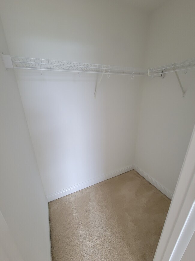 Building Photo - 2819 Roseglen Way