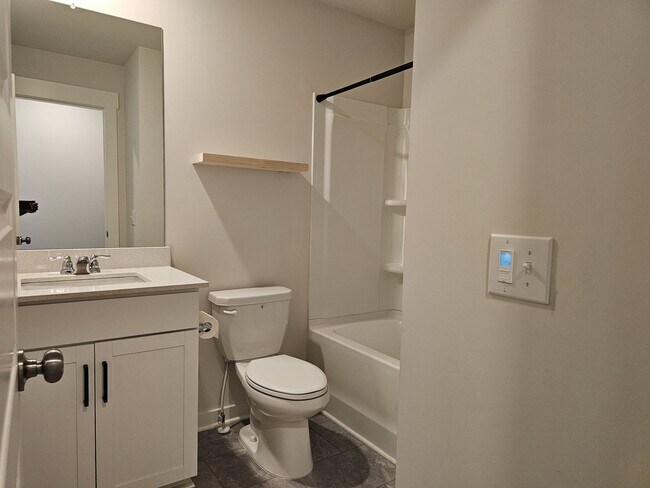 Building Photo - 645 Birdie Dr