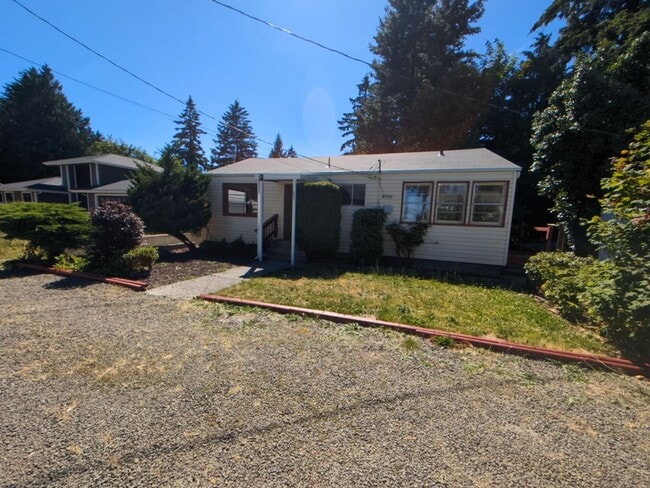 Primary Photo - A Quarky Bremerton Original! Tons of Space...