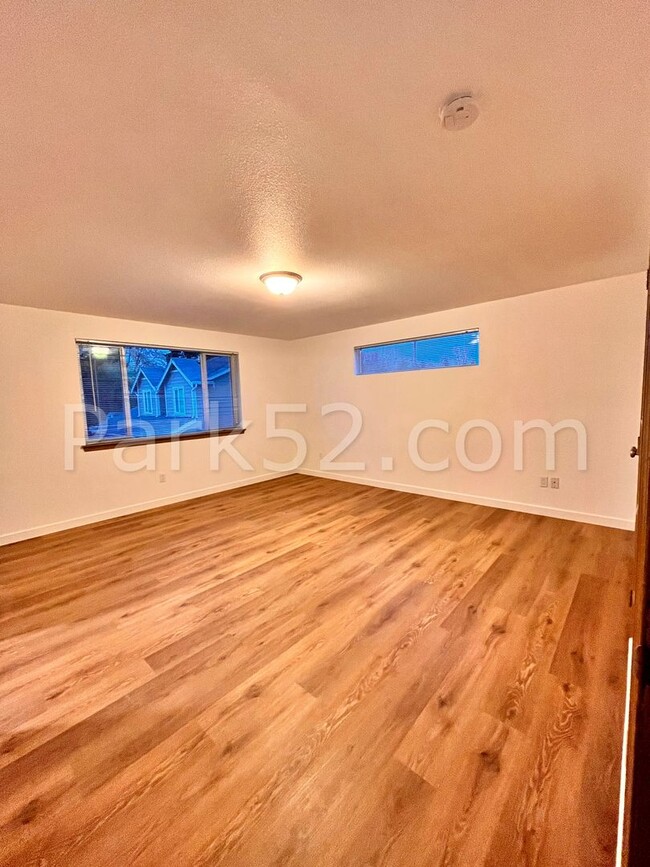 Building Photo - Remodeled 4 Bed 2.5 Bath Tacoma Single Fam...