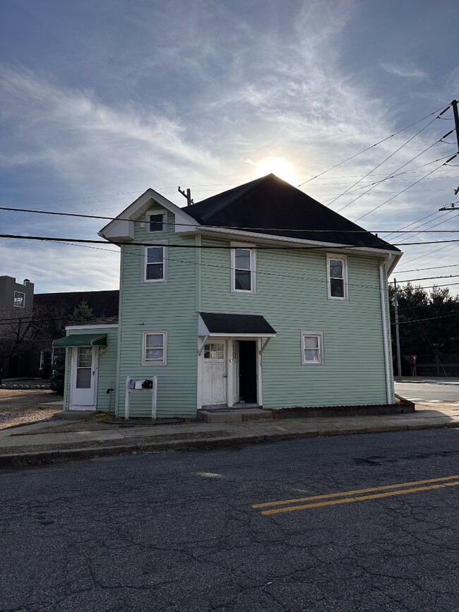 Building Photo - 503 N Delaware St