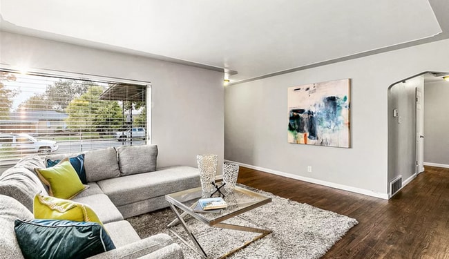 Building Photo - 3210 Kearney St