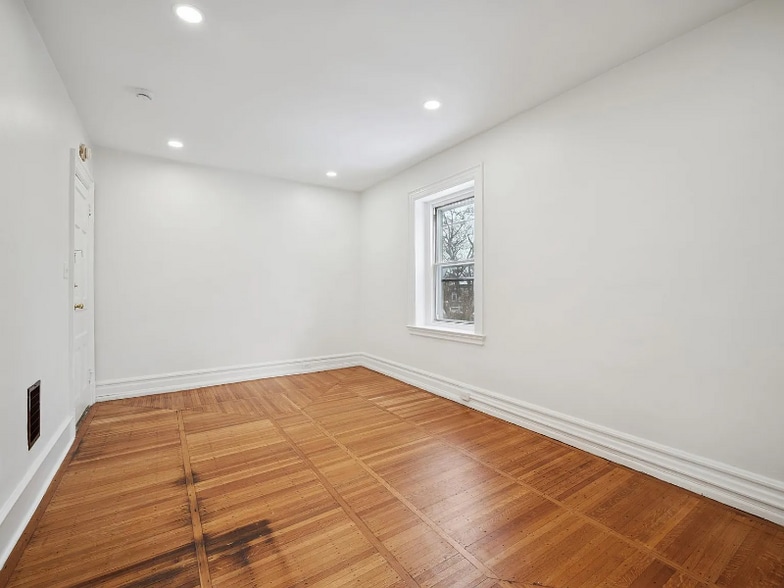 Building Photo - 236 Harvey St