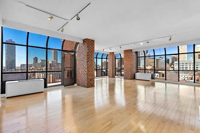 Primary Photo - 1 Greene St