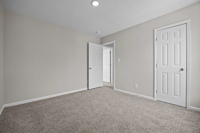 Building Photo - Portsmouth/5 bed 2 bath/Ready for quick move in!!