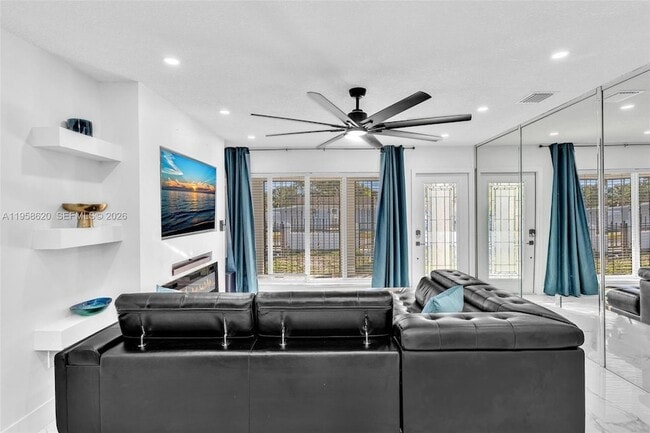 Building Photo - 560 Perviz Ave