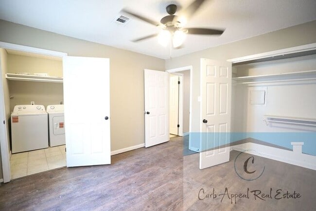 Building Photo - Recently renovated 1 bed, 1 bath apt - washer, dryer and utilities included!! HUD accepted!