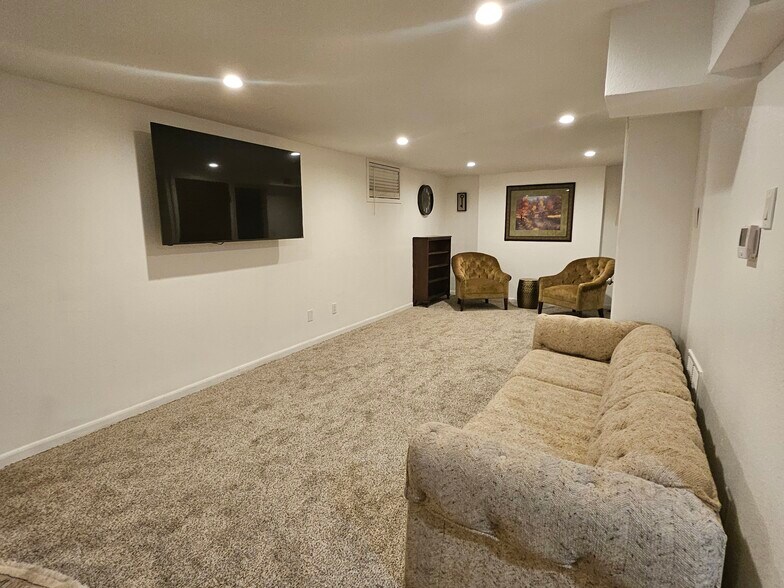 Building Photo - 5713 S Elati Way