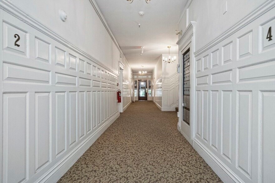 Building Photo - 35 Queensberry St