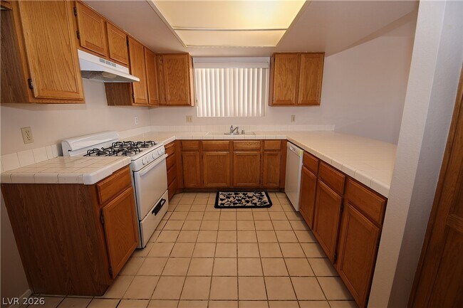Building Photo - 8220 Maplestar Rd
