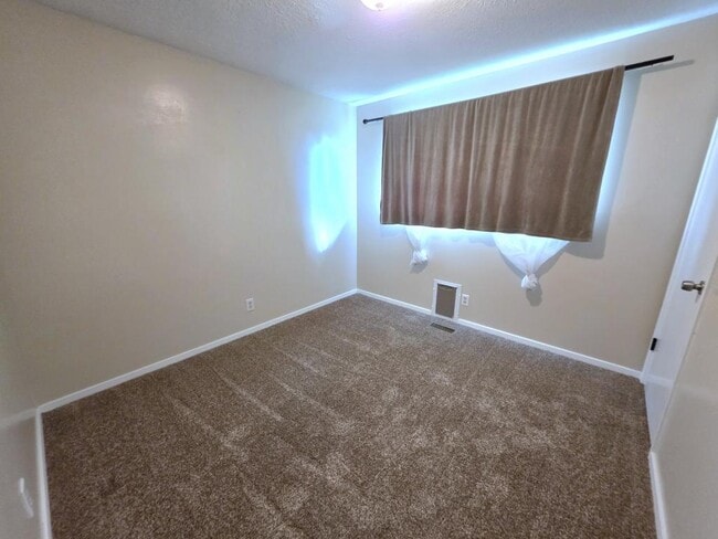 Building Photo - 709 E 1300 N St