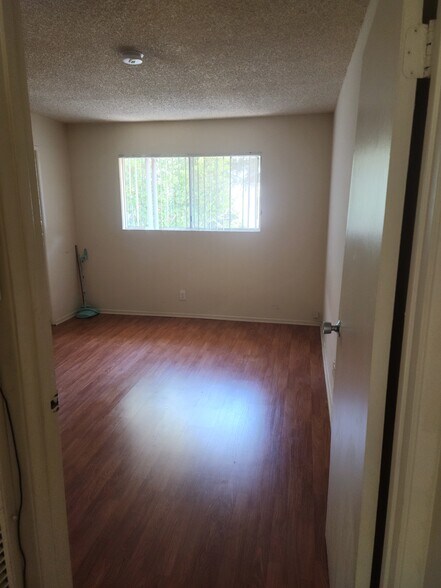 Building Photo - 11307 Miranda St