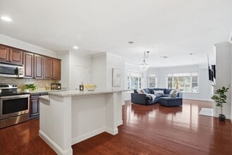 Building Photo - 855 Main St