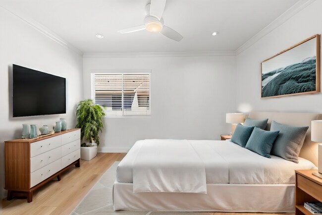 Building Photo - 12390 Chandler Blvd