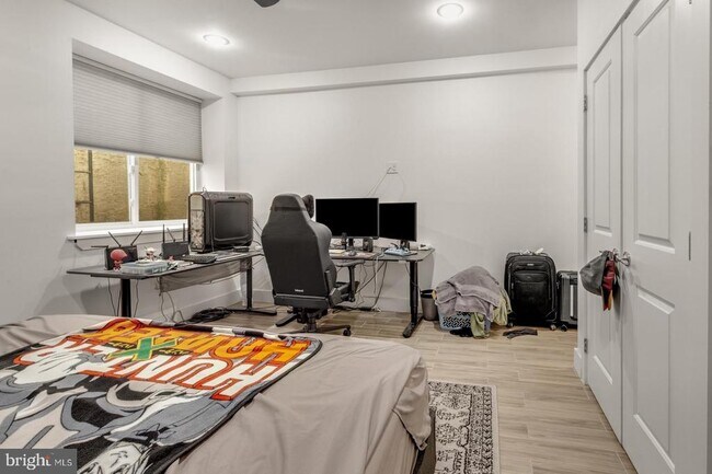 Building Photo - 1233 N 2nd St