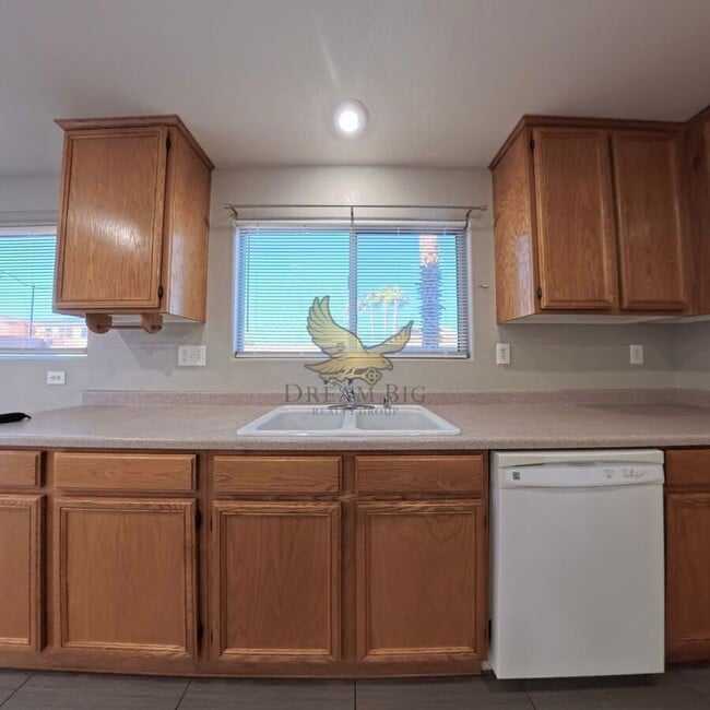 Building Photo - 548 Haunts Walk Ave