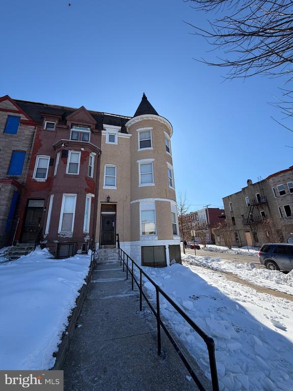 Building Photo - 2735 W North Ave