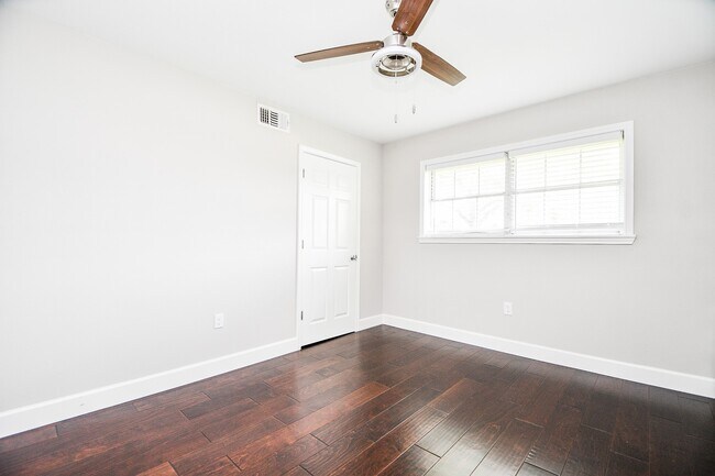 Building Photo - 4310 Woodvalley Dr