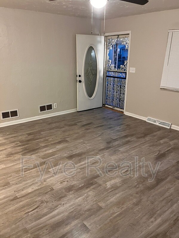 Building Photo - 1329 Barcelona Dr