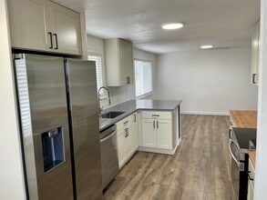 Building Photo - 9949 Tammy Ln