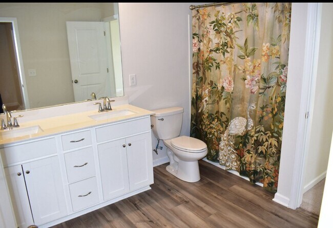Building Photo - Charming 3BR Townhome in Greer