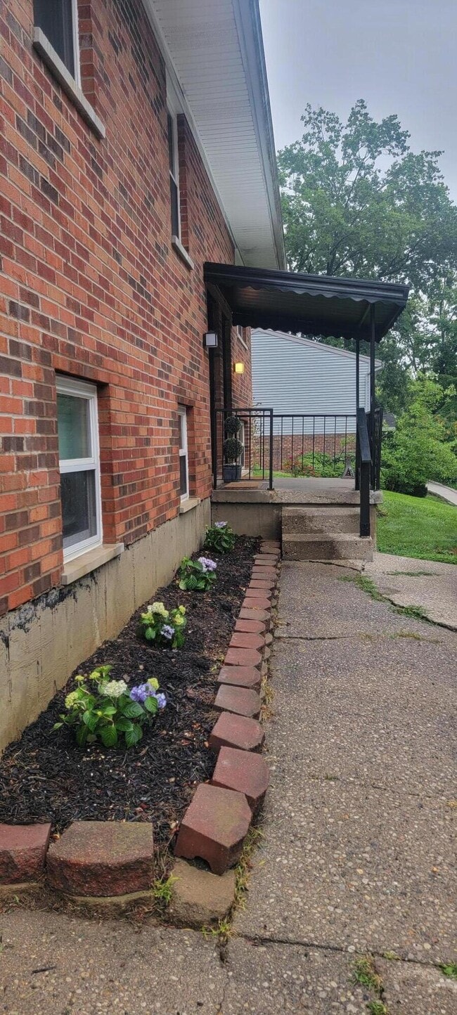 Building Photo - 1232 E Henry Clay Ave