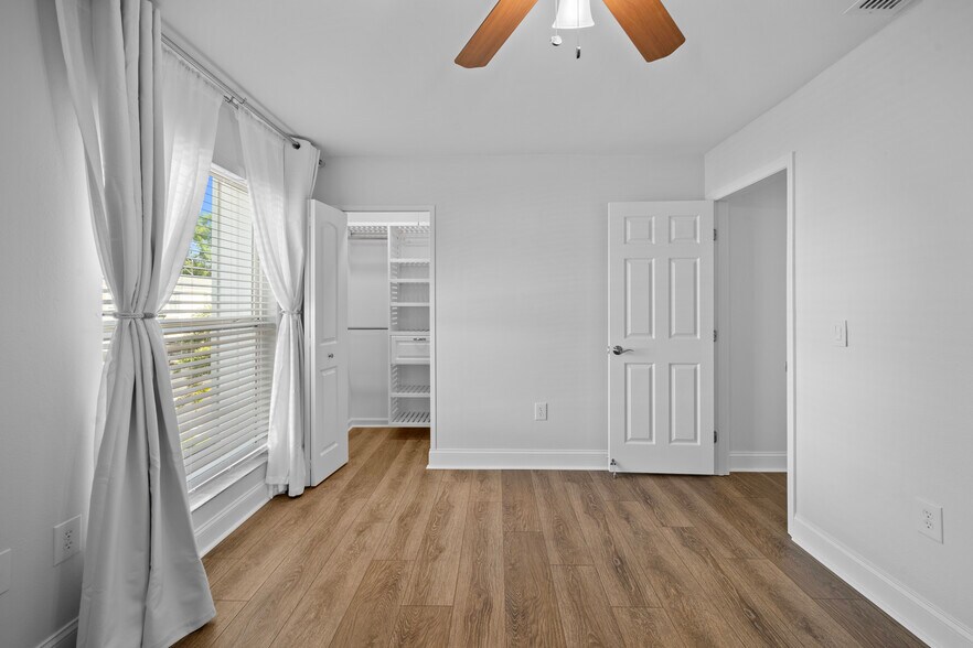 Building Photo - 11816 Cypress Hill Cir