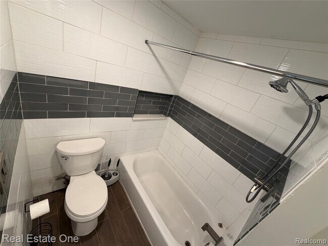 Building Photo - 29828 CITY CENTER # 1 Dr