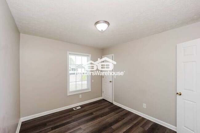 Building Photo - HUGE 3x3  Split Level Home in Whaleys Lake...