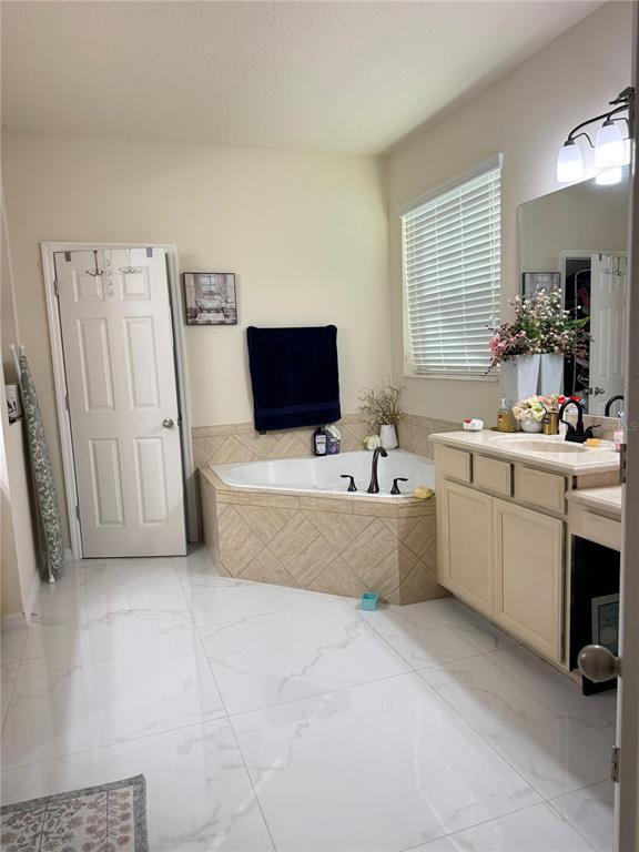 Building Photo - 19397 Pummelo Dr