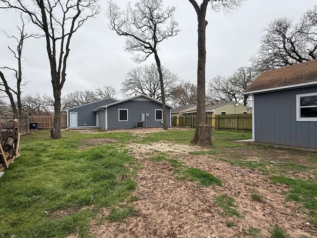 Building Photo - 3 Bed, 2 Bath in Southwood Valley for August Move In!