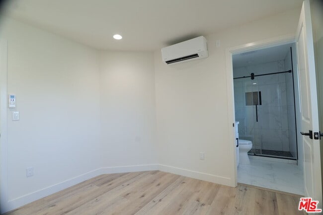 Building Photo - 1338 W 30th St