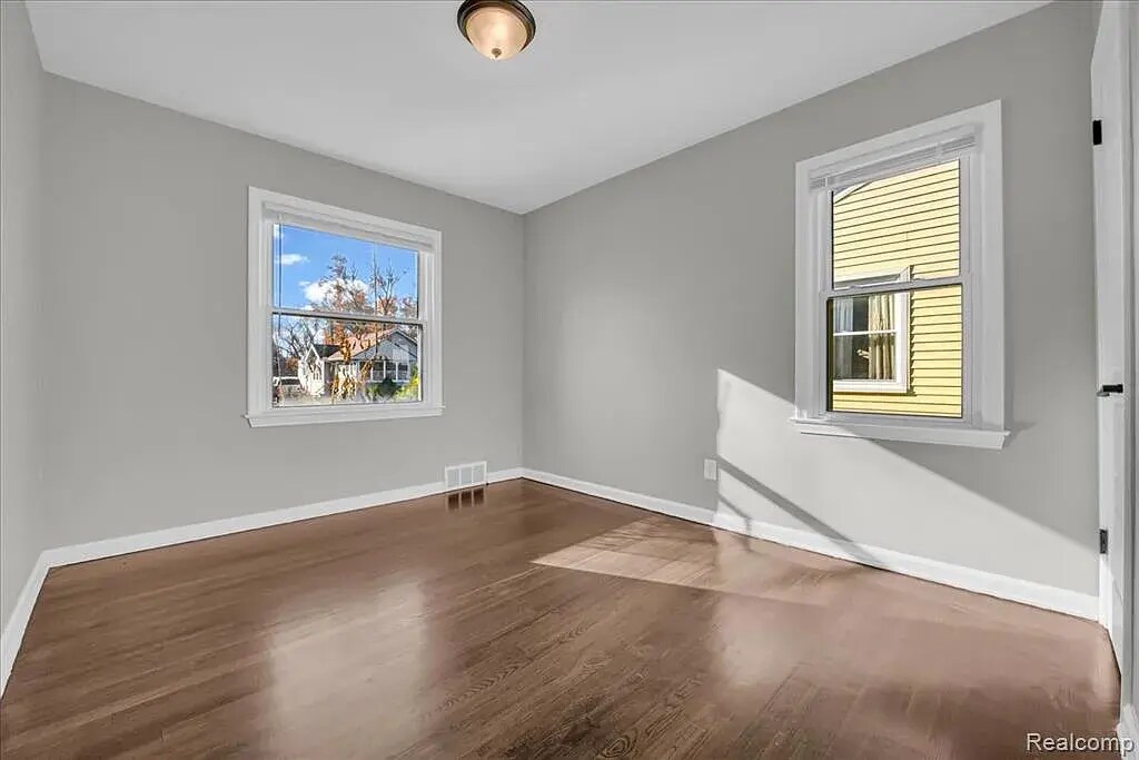 Building Photo - 266 Massoit St