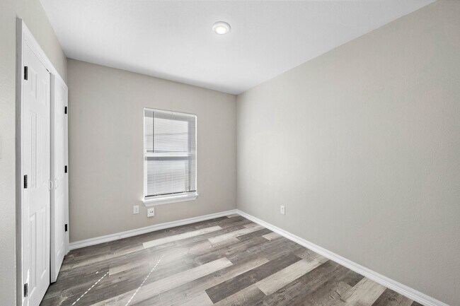 Building Photo - 9118 Sandra St