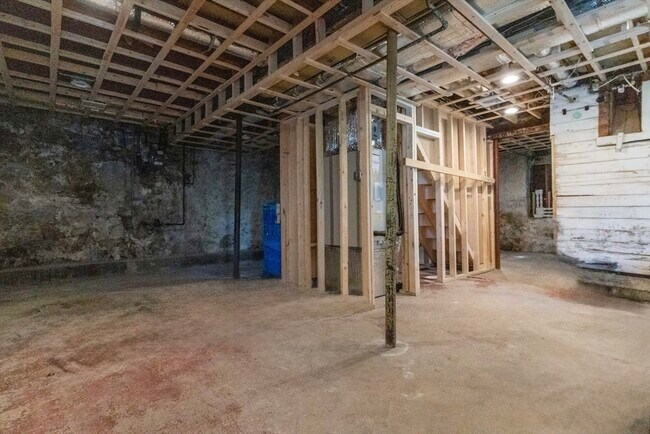 Building Photo - 161 Highland Ave