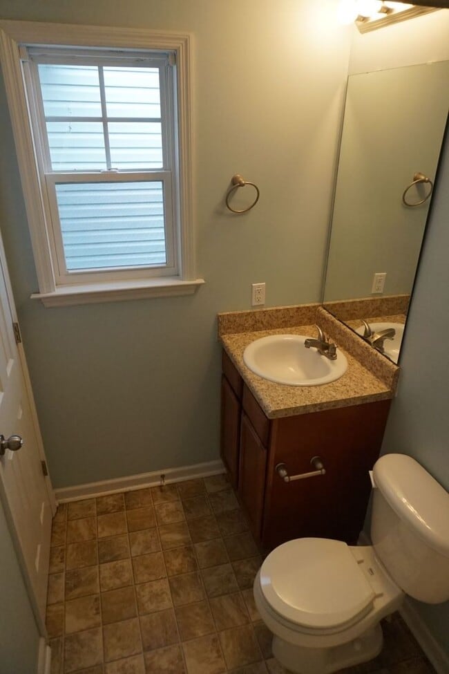 Building Photo - 3 Bedroom and 3 Full bathroom located The Village at the Glen within Carolina