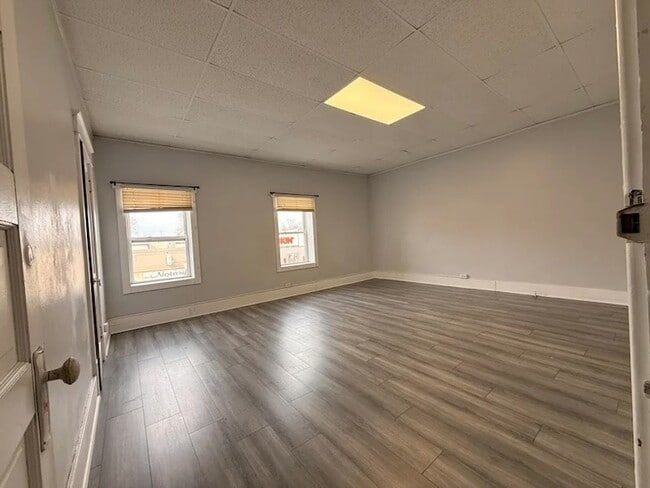 Building Photo - 211 5th St