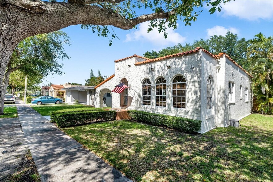 Building Photo - 829 Lorca St