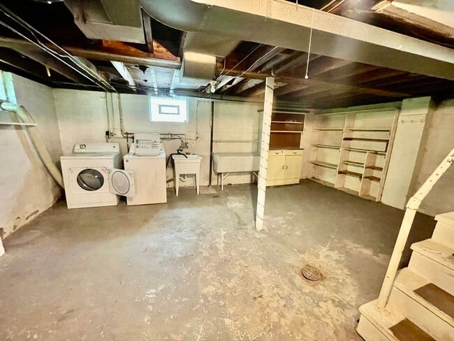 Building Photo - 2 bed 1 Bath- Aliquippa PA