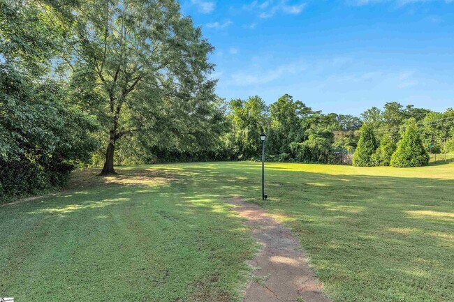 Building Photo - 925 Cleveland St