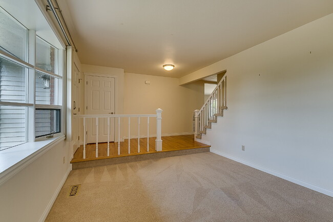 Building Photo - Gorgeous 3 bedroom home in College Hill Skyridge neighborhood of Bellevue