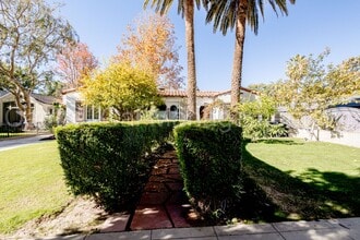 Building Photo - 3 Bedroom/2.5 Bath Home with a Mother In Law Unit - $2595 per month!